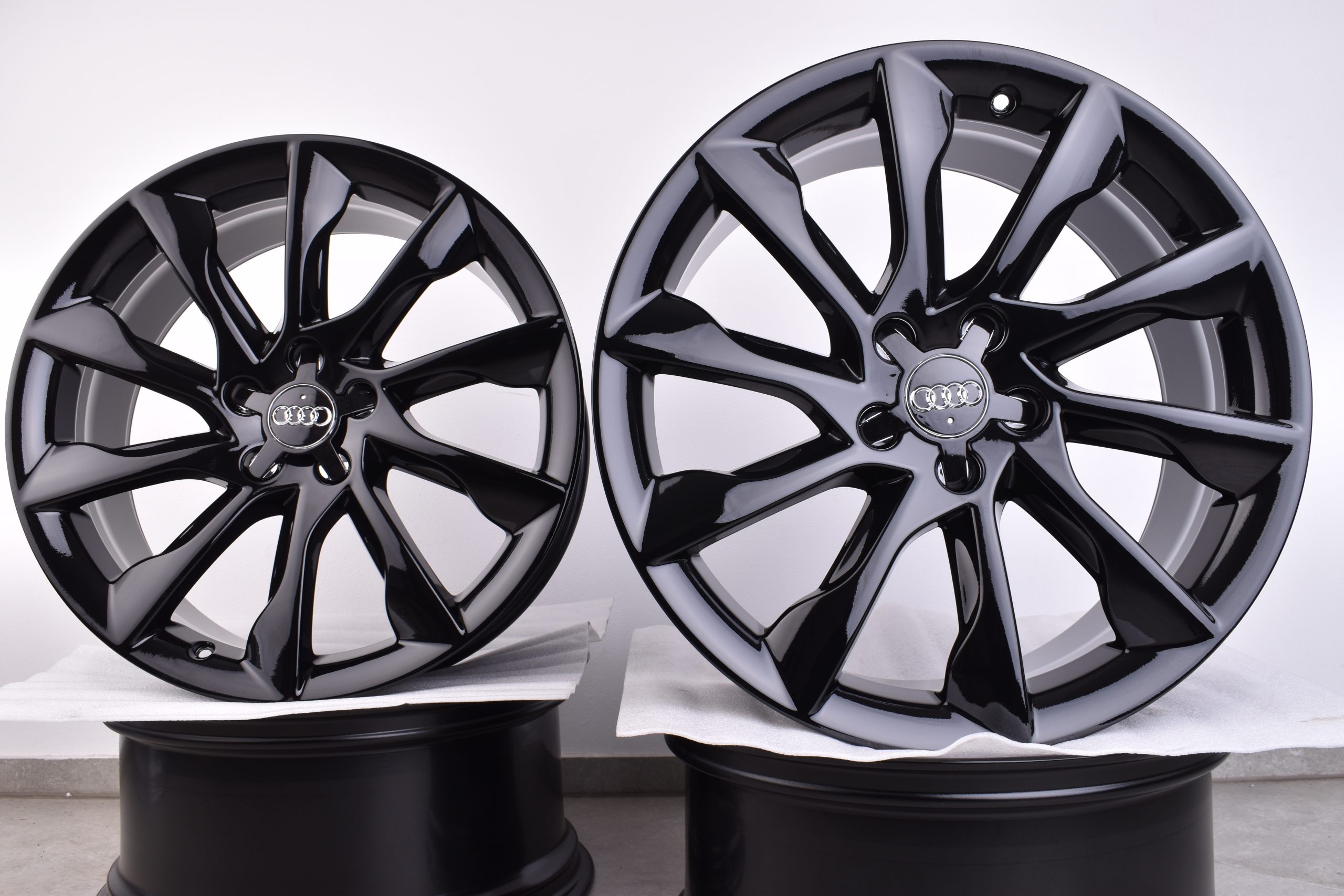 4x Original Audi A5 S5 8T 19 Zoll Felgen / 10-Speichen / Schwarz 1 Original_Audi_A5_S5_8T_19_Zoll_10_Speichen_Felgen_Schwarz