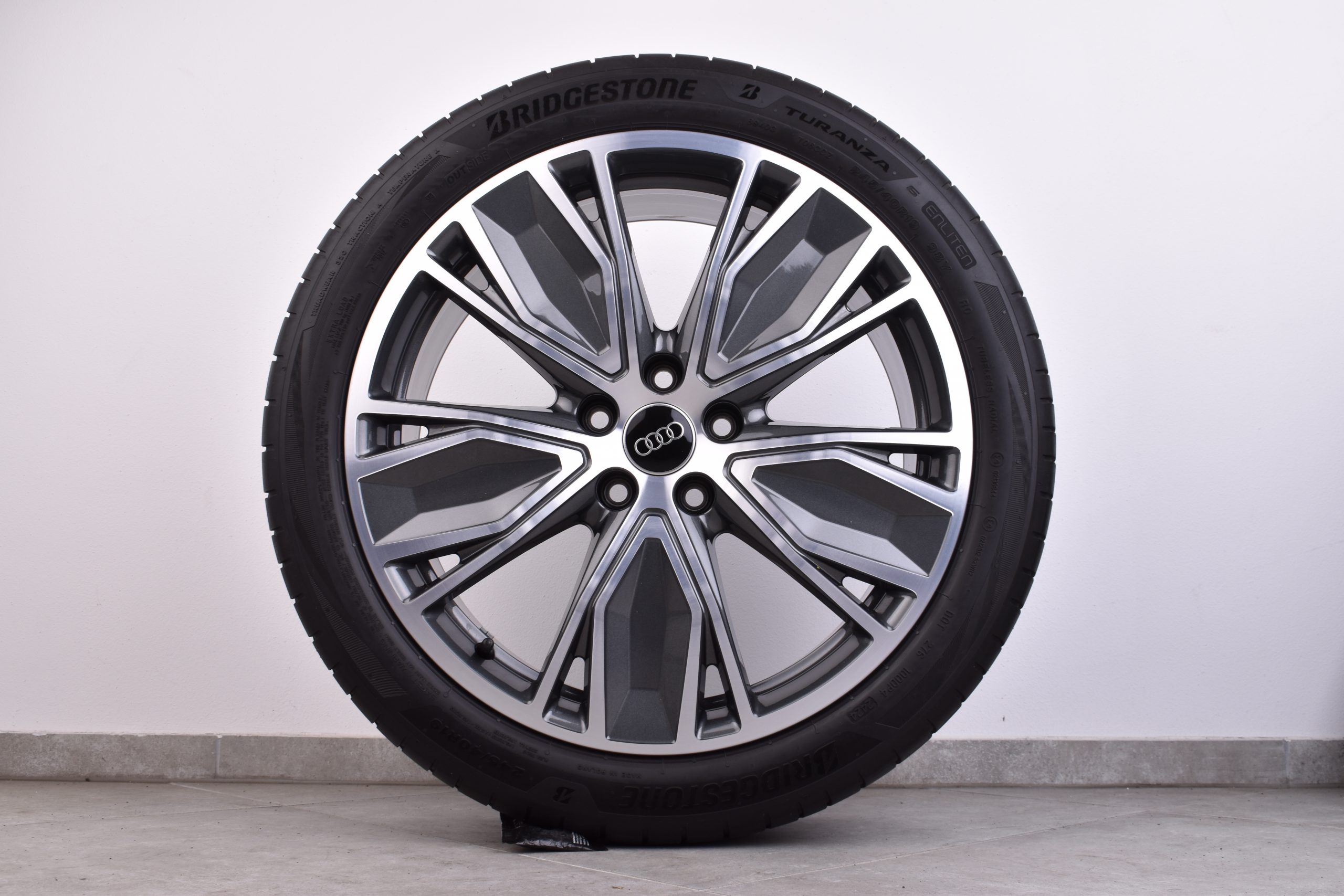 4x Original Audi A5 S5 B10 19 Zoll Felgen/Räder 8B3601025AT 2 4x Original Audi A5 S5 B10 19 Zoll Felgen/Räder 8B3601025AT – Bild 2