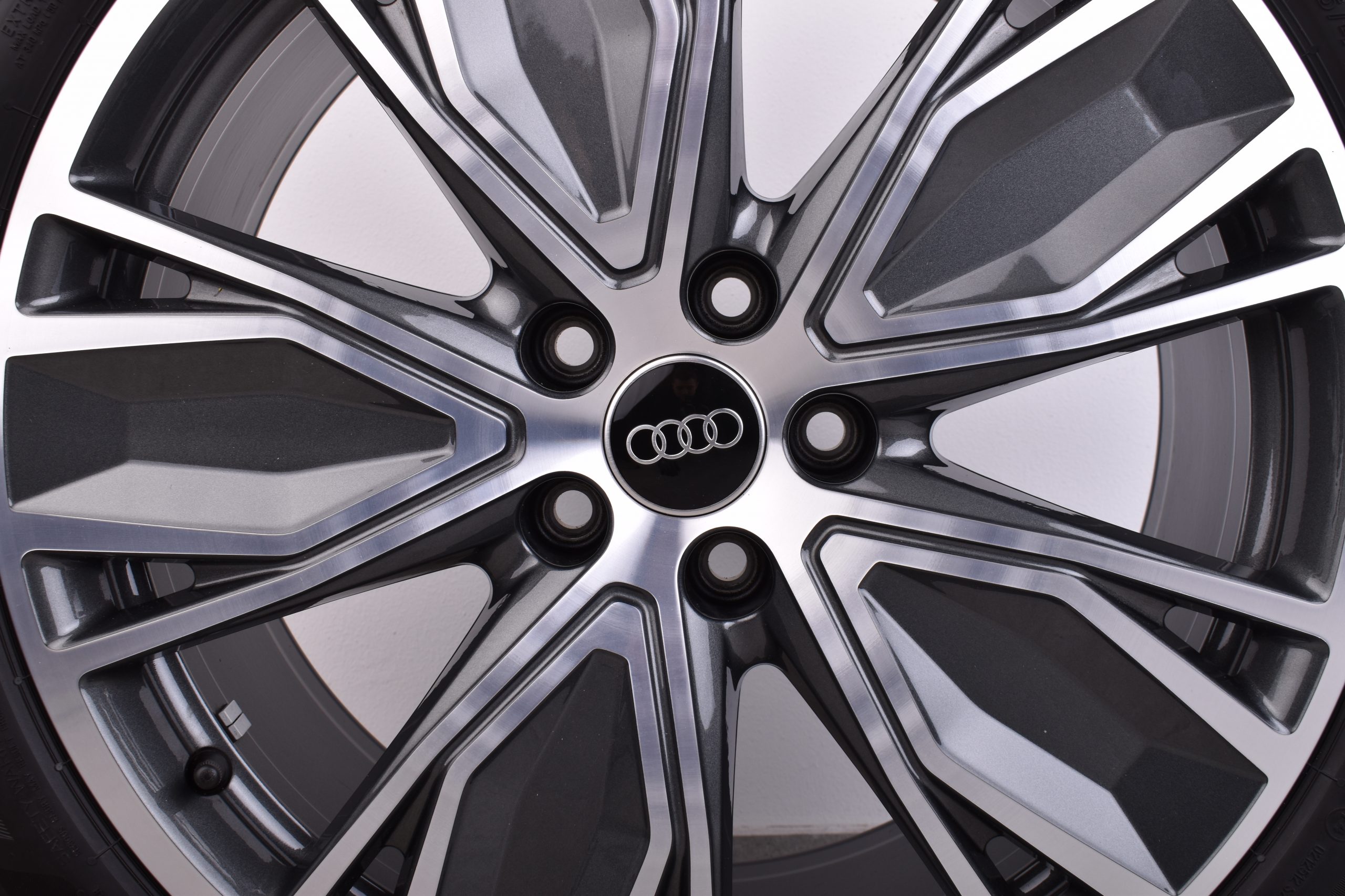 4x Original Audi A5 S5 B10 19 Zoll Felgen/Räder 8B3601025AT 6 4x Original Audi A5 S5 B10 19 Zoll Felgen/Räder 8B3601025AT – Bild 6