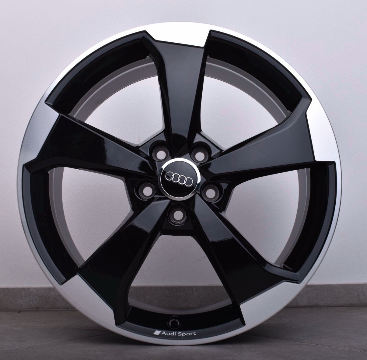 Original Audi A3 S3 RS3 8V 8Y 19 Zoll Rotor Alufelgen 4 Original Audi A3 S3 RS3 8V 8Y 19 Zoll Rotor Alufelgen – Bild 4