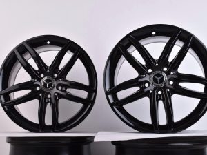 4x Original Mercedes C Klasse W204 17 Zoll Felgen 8,5J ET58 Schwarz A2044017902