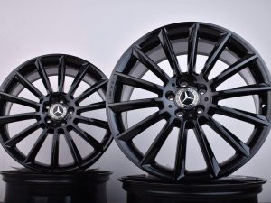 4x Original Mercedes GLA45 AMG X156 19 Zoll Felgen 8J ET43,5 Glanzschwarz