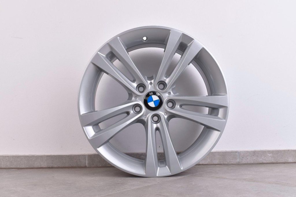 Original BMW 3er 4er F30 F31 F32 F33 F36 18 Zoll Styling 397 Felgen Silber – Ansicht 2