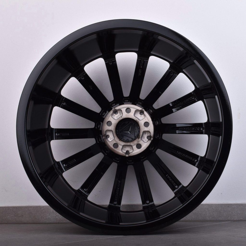 Original Mercedes GLA45 AMG X156 19 Zoll Felgen 8J ET43,5 Glanzschwarz – Ansicht 3